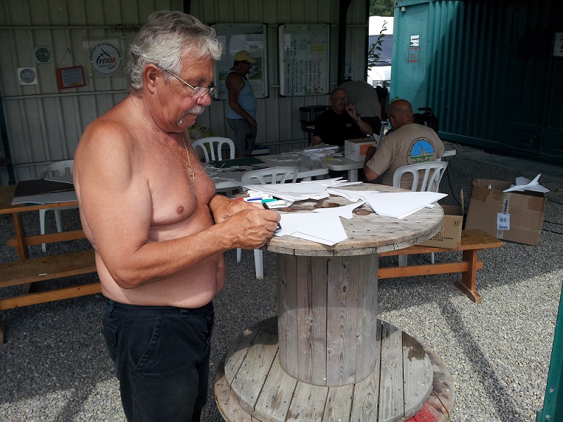 installation des ailerons et de la cabine