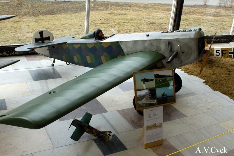 Fokker_V_23_3ax.jpg
