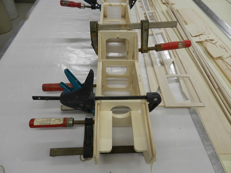 assemblage des flancs.jpg