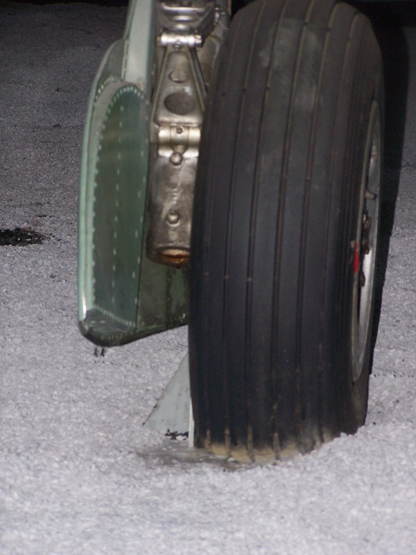 Roue pneu Spitfire face_01.JPG