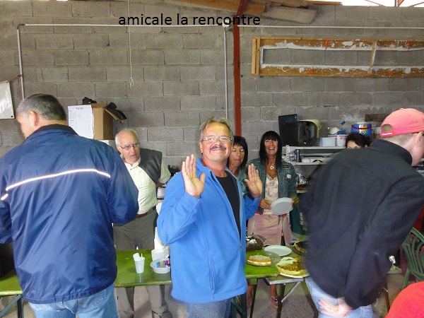 rencontre vraiment très amicale tous les participants ont le sourire