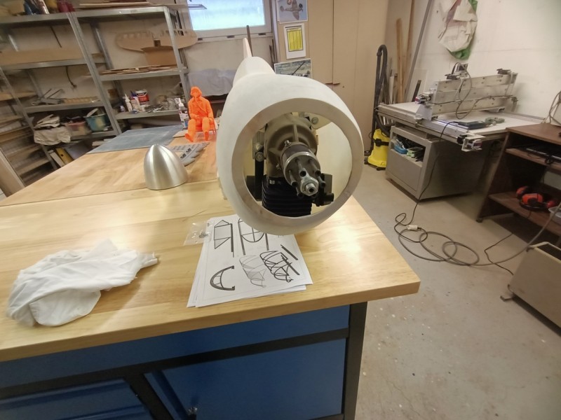 fuselage avec moteur.jpg