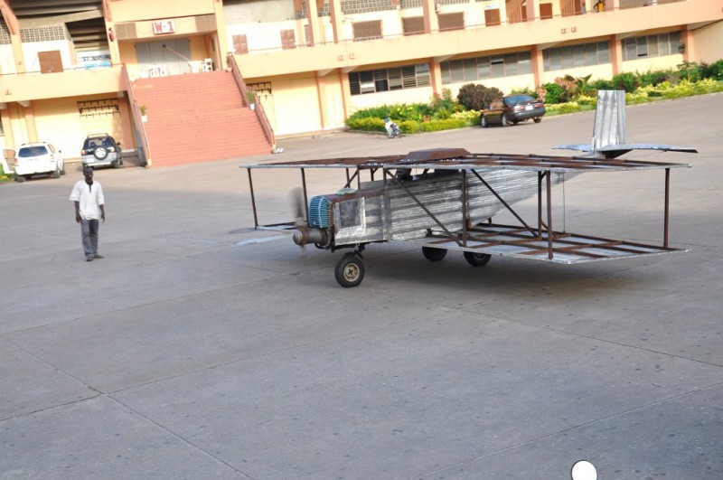 © Gontran (Le prototype du 1er avion agricol Béninois inventé par Servais AHOUEGNON et Florent AHOSSI) (5).JPG