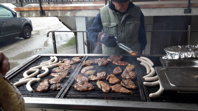 1er BBQ de la saison, Offert par la commune.