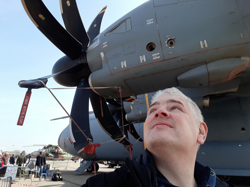 à l'ombre du A400M, je cherche encore le dc3, que je ne vois point :)