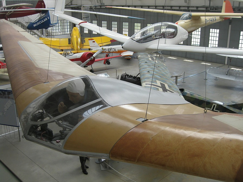 a5944114-240-Klein110430 Flugwerft 231.jpg