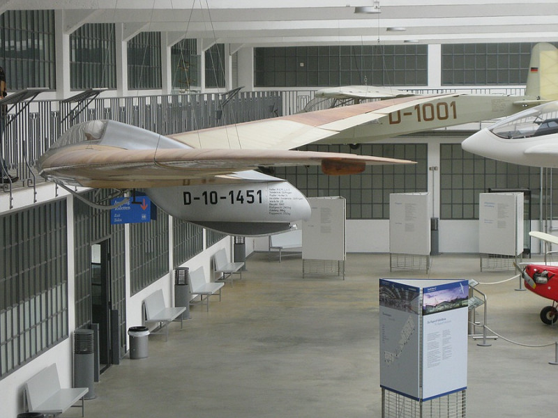 a5944110-199-Klein110430 Flugwerft 208.jpg